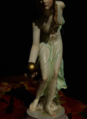 梅森meissen大型瓷偶保龄球少女新艺术时期玩球女孩