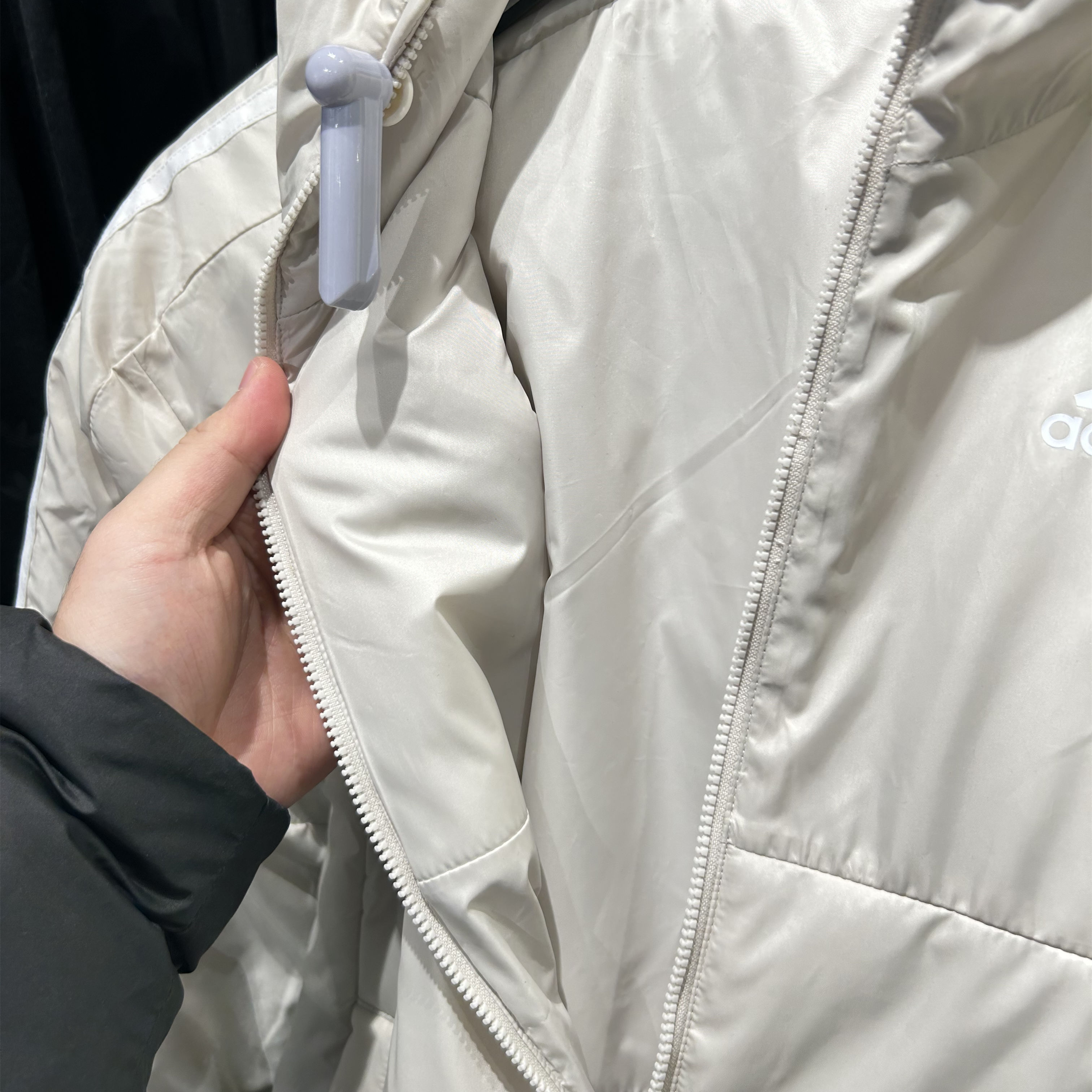 正品Adidas/阿迪达斯运动男子连帽秋冬款保暖休闲棉服外套 HK4654 - 图2