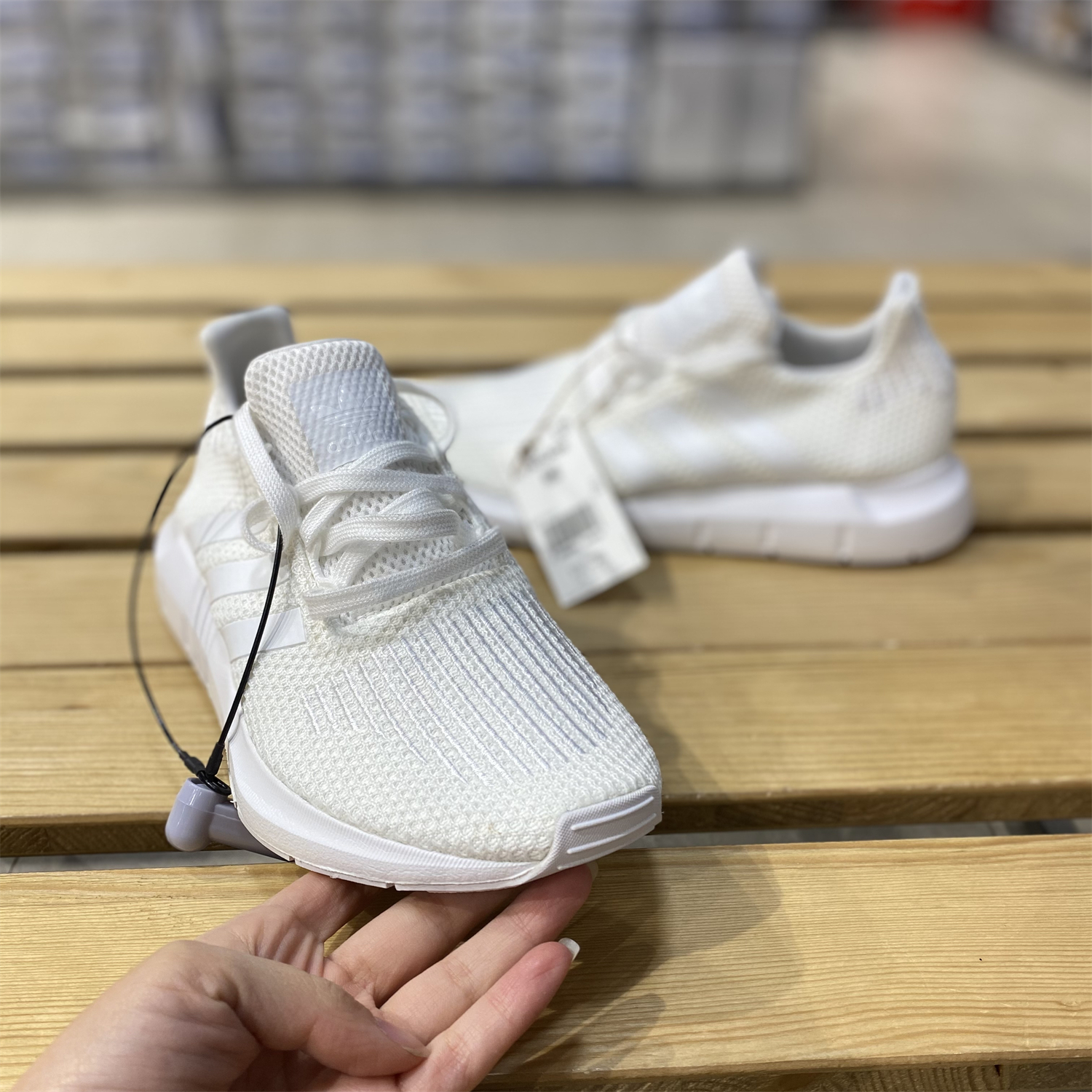 Adidas/阿迪达斯三叶草男子SWIFT RUN运动轻便休闲跑步鞋 B37725 - 图0