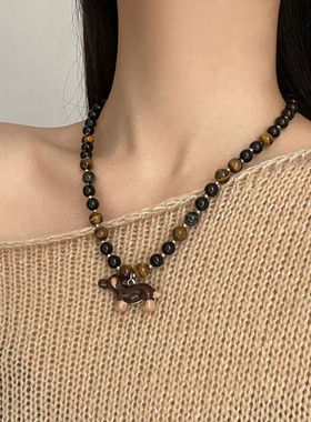 咖色腊肠狗天然虎眼石串珠项链