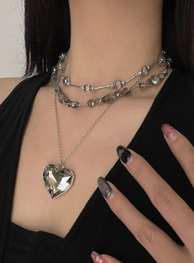 不规则灰水晶爱心吊坠串珠项链