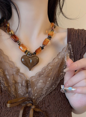 复古琥珀方糖串珠爱心吊坠项链