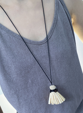 金属黑色皮绳女拉菲草扫把项链