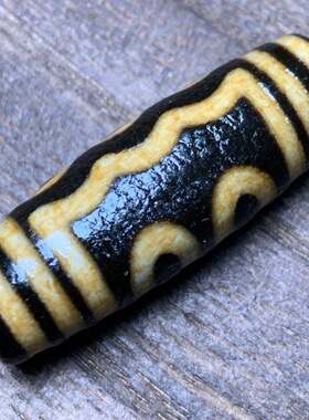 老玛瑙高油包浆牙黄五眼老天珠吊坠
