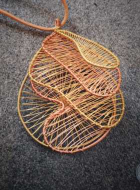 三晒孤品复古女礼物黄毛衣项链