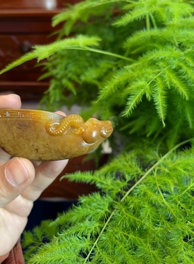 和田玉籽料羊角杯羊尊