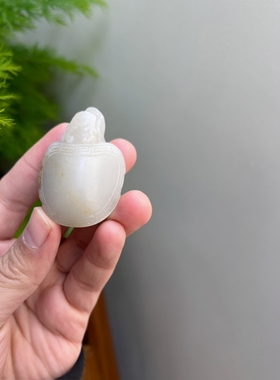 和田玉籽料满皮龙龟吊坠