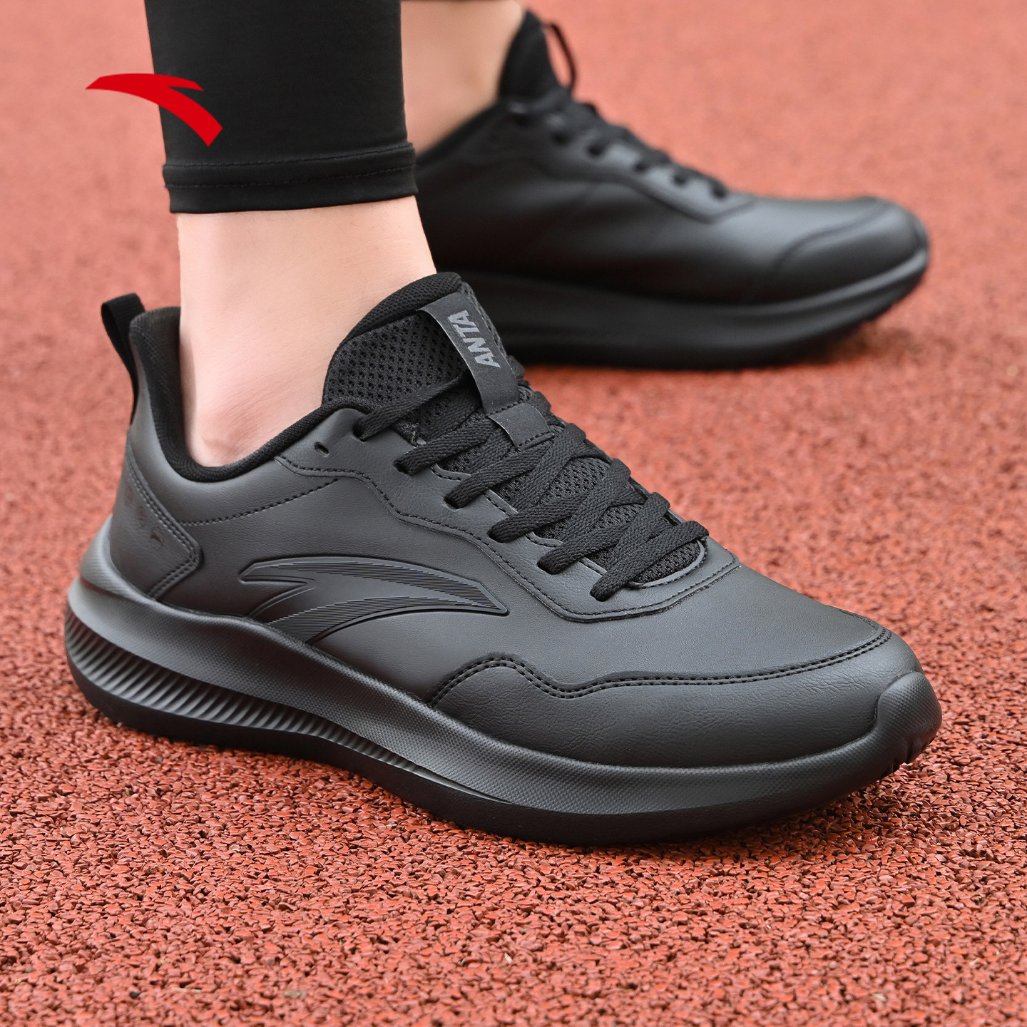 安踏男鞋运动鞋男款皮面防水跑步鞋子男士官方旗舰黑色休闲跑鞋男