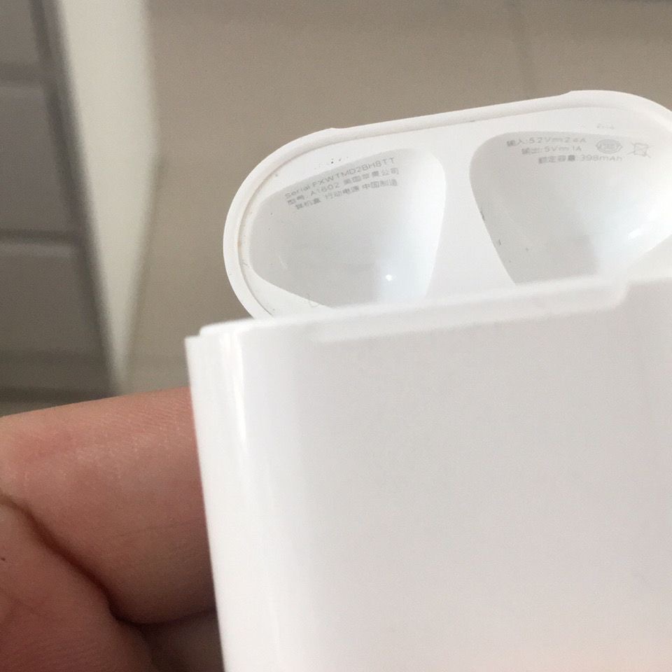 二手Apple/苹果 AirPods2代无线耳机 原装蓝牙iPhone一代二代耳机 - 图3