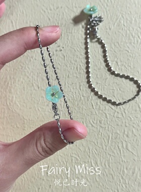 玉色茶花轻奢莹绿女铸旧银色手链