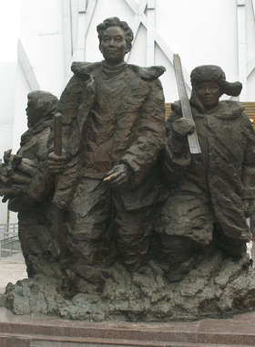 大型玻璃钢人物雕塑定制名人英雄焦裕禄铸铜雕像户外景观落地摆件