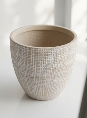 极简风草编手提水桶包摆件