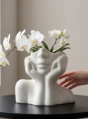 轻奢白色陶瓷人形花瓶摆件