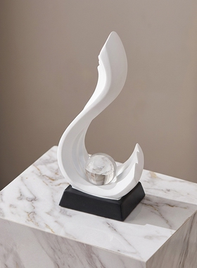 现代简约抽象树脂装饰摆件