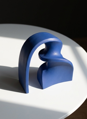 现代简约抽象蓝色树脂装饰摆件