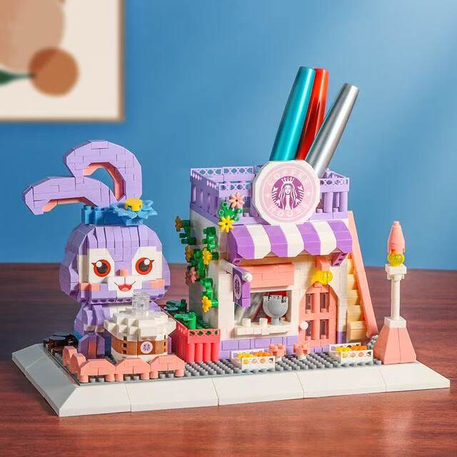 High-looking strawberry bear pen holder building block assembly toy