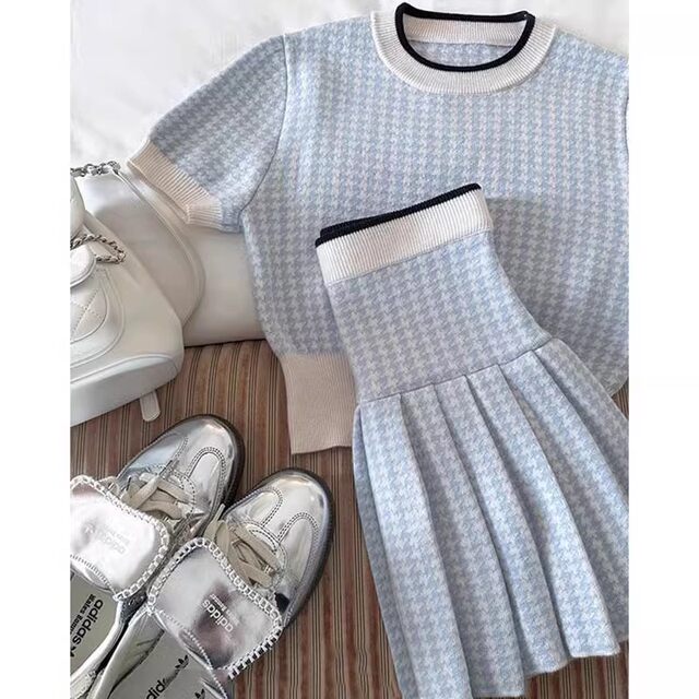 Houndstooth knitted ເທິງແຂນສັ້ນແລະຊຸດກະໂປງ pleated