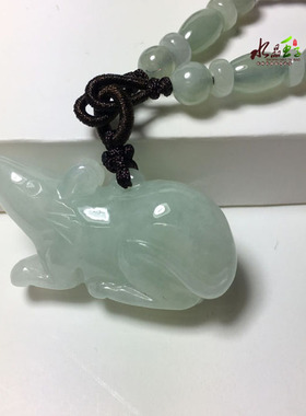 属牛天然翡翠招财挂件吊坠