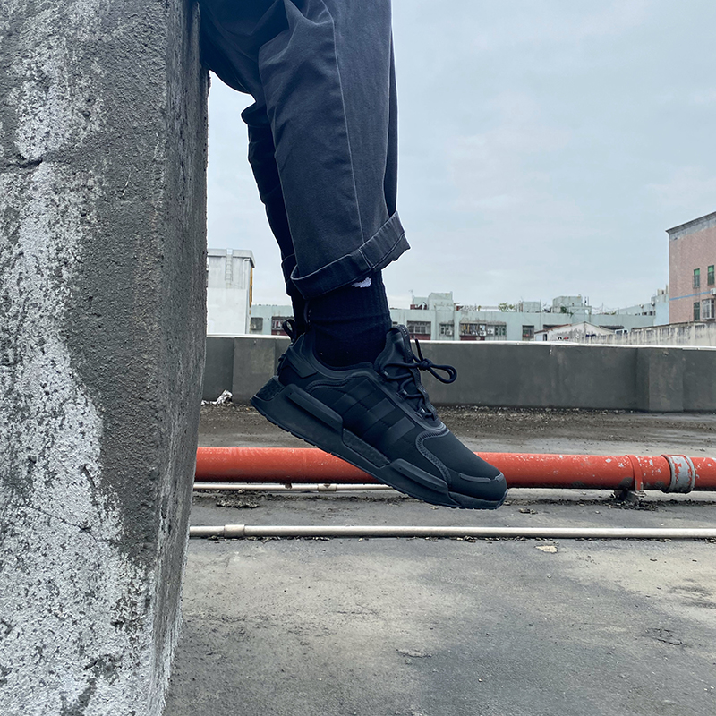 Adidas/阿迪达斯 三叶草 NMD R1 V3 BOOST 男女运动休闲鞋 GX9587 - 图1