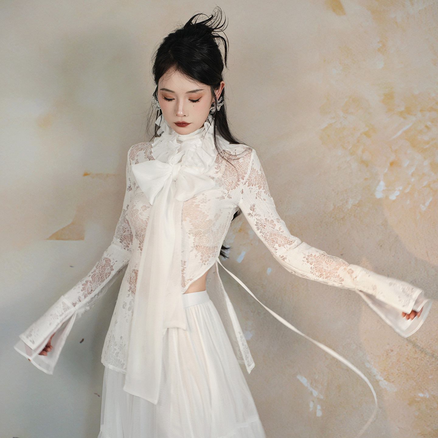 人间蜉蝣 雾屿蕾丝·双生荷叶领喇叭袖2025秋冬新款长袖上衣女,淘宝优惠券,粉丝福利购,淘宝优惠卷