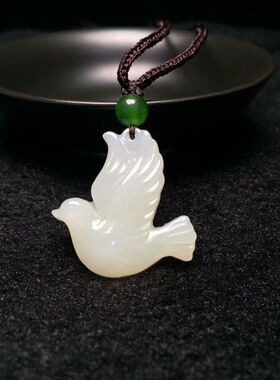 雕刻男女款饰品送朋友玉石吊坠