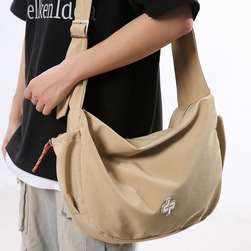 无性别旅行包女大容量尼龙布斜挎包休闲运动健身包超轻单肩背包男 - 图0