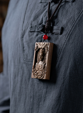 天然加里曼丹沉香精工雕刻佛牌