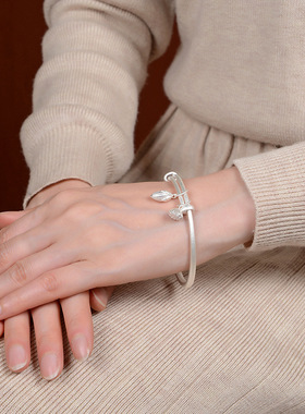 年轻款时尚风学生光面推拉银手镯