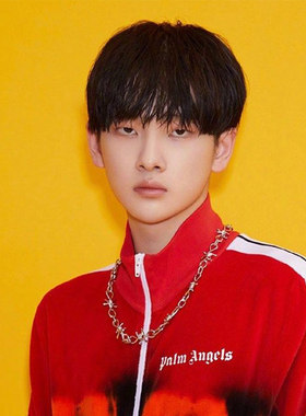 街拍嘻哈风钛钢锁骨链周震南同款