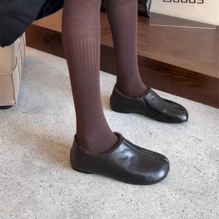 WM6二棉女鞋欧洲站2025年冬季新款欧货真皮加绒保暖平底分趾单鞋,淘宝优惠券,粉丝福利购,淘宝优惠卷