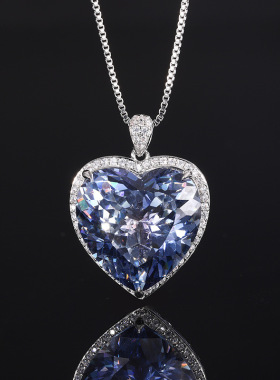 轻奢红色水晶爱心宝石项链