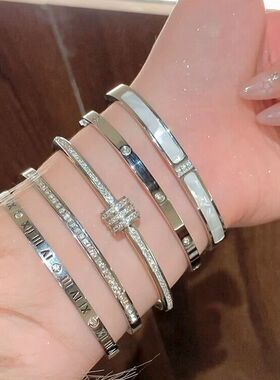 轻奢高级感满钻手镯女2025爆款银色钛钢手链手环新款情侣手饰品