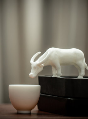 牛气冲天迷你家居客厅德化白瓷