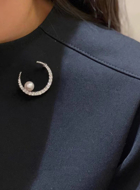 月亮胸针高档女气质复古高级西装胸花金属结婚衣服别针奢华