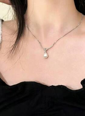 专柜官方时尚辣妹珍珠钛钢项链女不掉色高级感锁骨链轻奢小众百搭