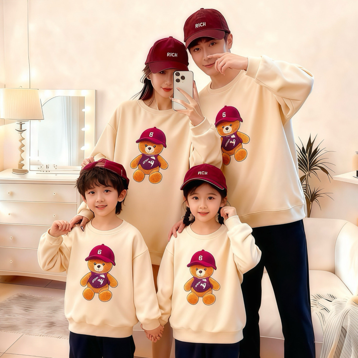 新款亲子装秋冬新款一家三口四口母子母女家庭装2025小熊圆领卫衣,淘宝优惠券,粉丝福利购,淘宝优惠卷