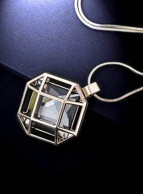 新品几何方形吊坠搭配项链