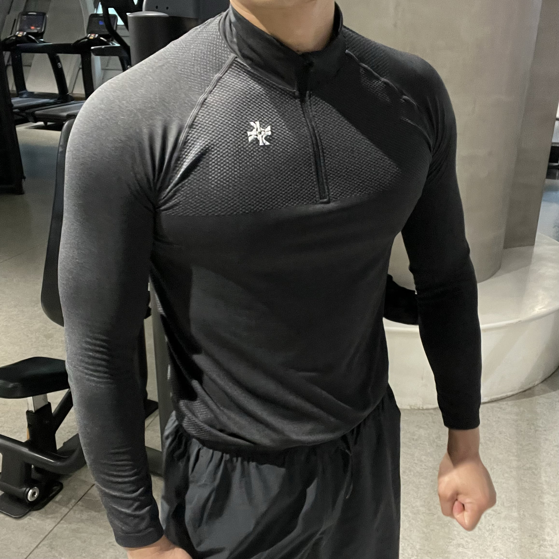 【卡秋山】黑豹mvt拉链高领运动长袖无缝提花显大速干透气弹力衣,淘宝优惠券,粉丝福利购,淘宝优惠卷