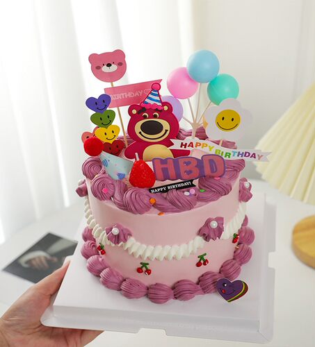 韩式ins风烘焙蛋糕装饰可爱戴生日帽草莓熊摆件儿童派对甜品插件 - 图3
