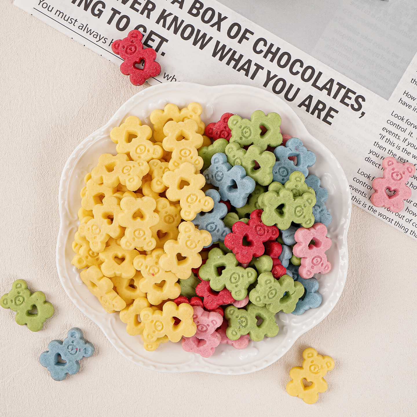 Bear biscuit cake decoration ornaments colorful love hollow cookies children's birthday animal dessert baking decoration