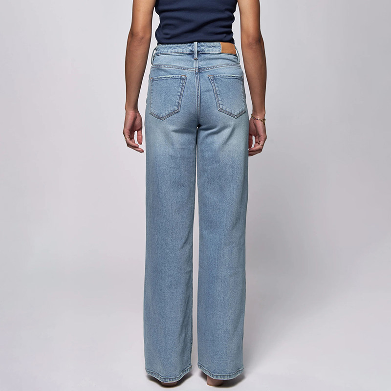 美式丹宁DJ 女款 浅蓝洗水中腰阔腿剪边牛仔裤 D277 - 图2