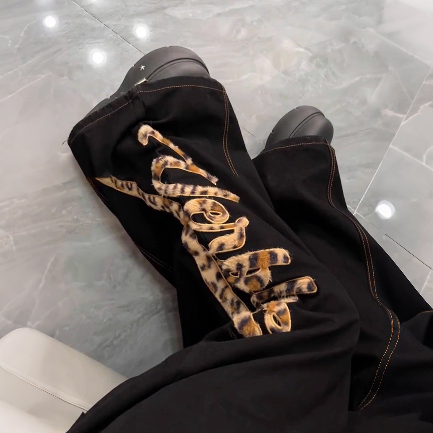 特大码女装胖mm豹纹刺绣黑色阔腿牛仔裤女梨型高腰显瘦百搭直筒裤,淘宝优惠券,粉丝福利购,淘宝优惠卷