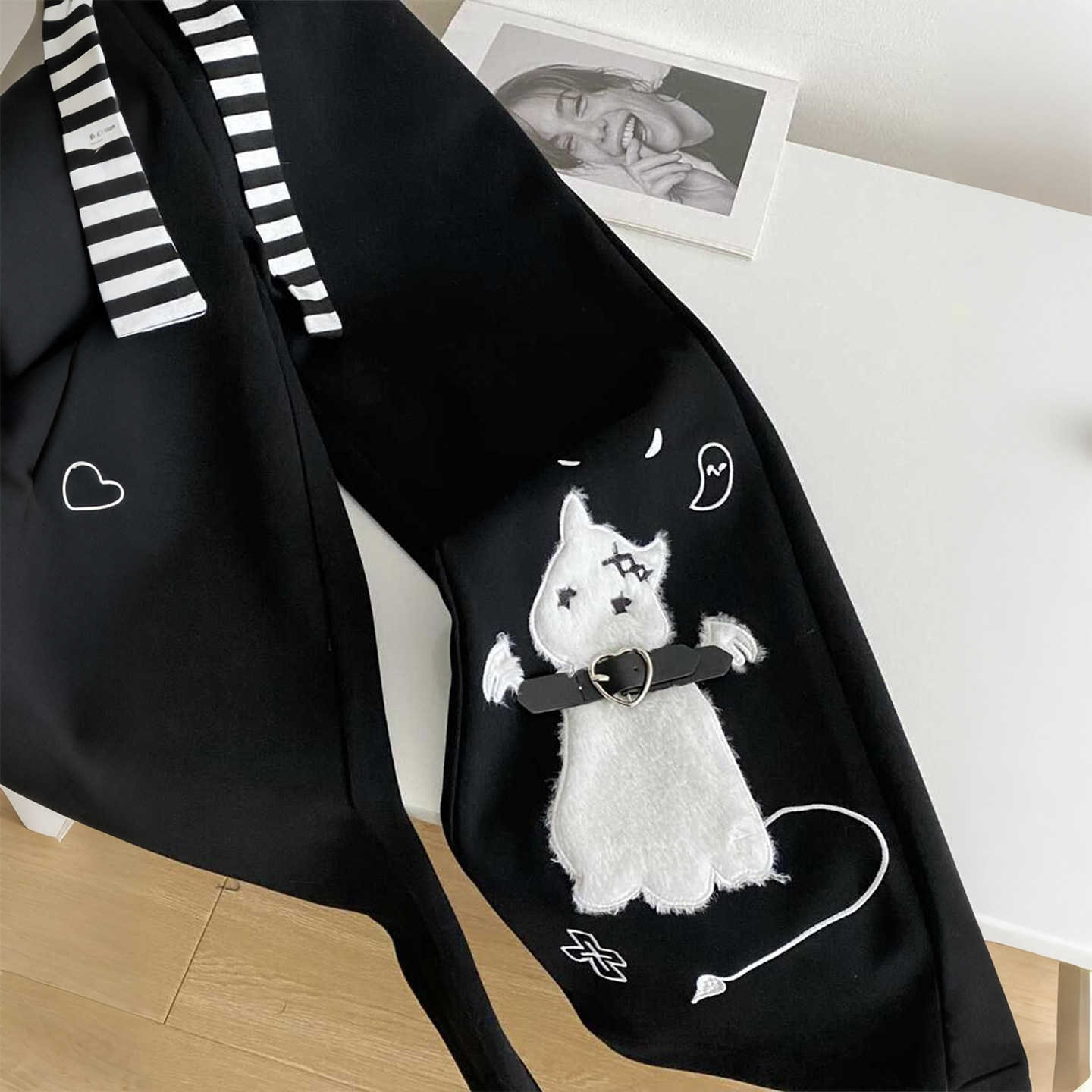 特大码女装胖mm加绒加厚卡通风黑色刺绣阔腿裤女抽绳显瘦遮肉长裤,淘宝优惠券,粉丝福利购,淘宝优惠卷