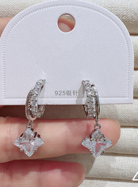 W X高端饰品S925银针耳饰精致小巧锆石花朵耳钉女小众设计感耳环