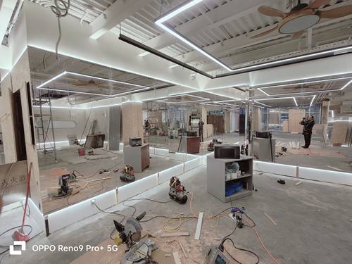 上海市定制5mm超白银镜灯带舞蹈房镜健身房镜子瑜伽房镜子带灯带 - 图0