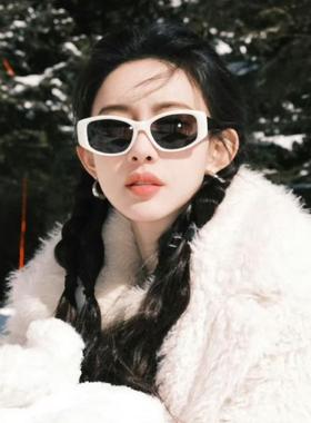 孟子义同款潮酷方形白色偏光墨镜