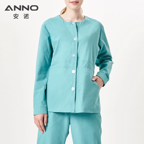 Ручная рука Anno, разбивая вашу одежду в одиночестве в лунное время, чтобы очистить положение