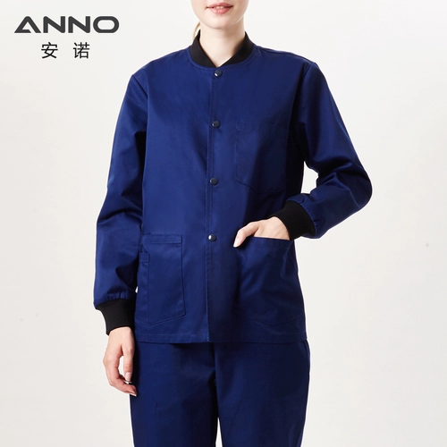 Ручная рука Anno, разбивая вашу одежду в одиночестве в лунное время, чтобы очистить положение