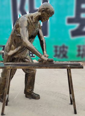 玻璃钢伐木开山工拉大锯雕塑