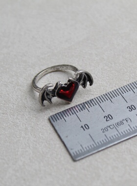 小众复古红色滴油恶魔翅膀爱心戒